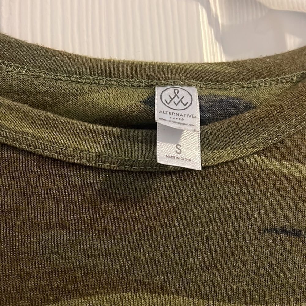 Alternative Apparel Size Small LIKE NEW TShirt - Camoflauge T Shirt - Soft T - Picture 2 of 4
